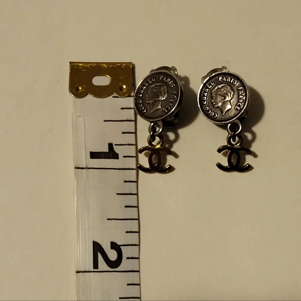 CHANEL Vintage 2tone CC Dangle Clip-on Earrings - Picture 7 of 7